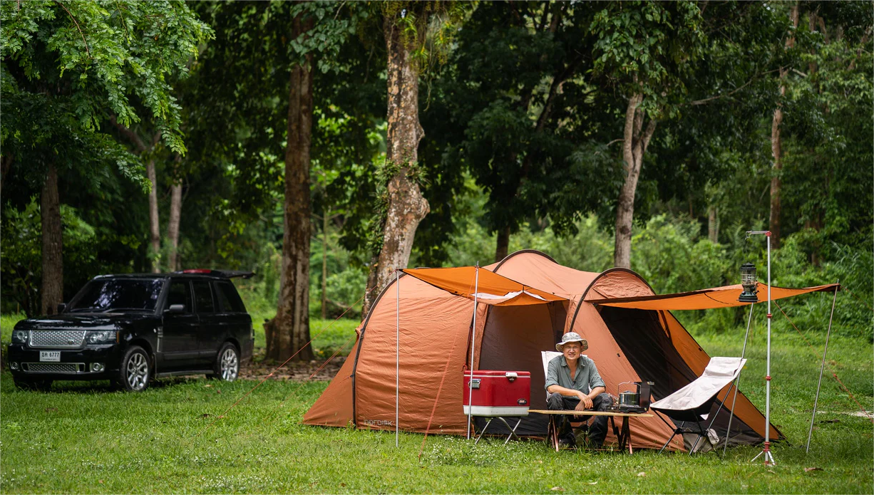 Titelseite -Camping Geschäft reisa